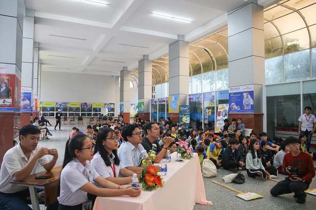 Khoa Quản trị 13Win002 Truy cập link - Nhà hàng - Khách sạn khai mạc Hội thao 2018 - 2019 11