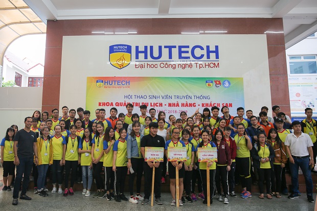 Khoa Quản trị 13Win002 Truy cập link - Nhà hàng - Khách sạn khai mạc Hội thao 2018 - 2019 47