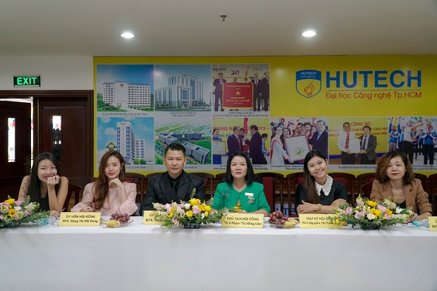 DOANH NGHIỆP PHỎNG VẤN TUYỂN DỤNG SINH VIÊN NGÀNH THIẾT KẾ THỜI TRANG K2015 TRONG BUỔI BẢO VỆ ĐỒ ÁN TỐT NGHIỆP 75