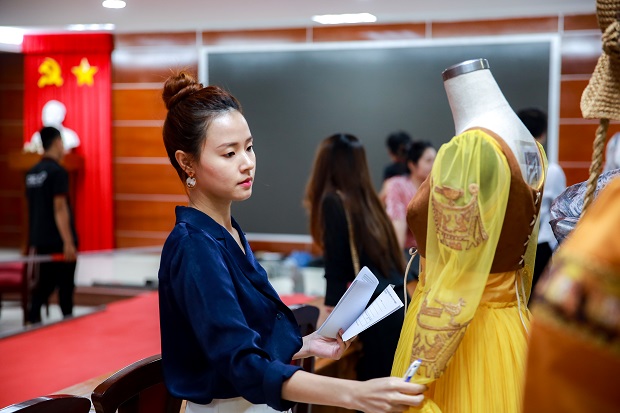 DOANH NGHIỆP PHỎNG VẤN TUYỂN DỤNG SINH VIÊN NGÀNH THIẾT KẾ THỜI TRANG K2015 TRONG BUỔI BẢO VỆ ĐỒ ÁN TỐT NGHIỆP 99