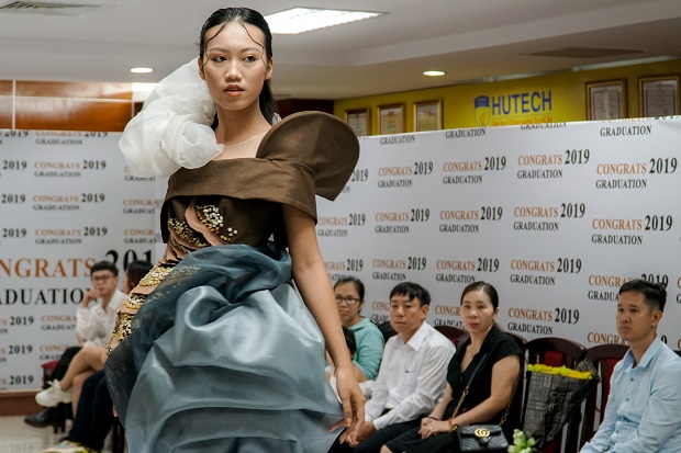 DOANH NGHIỆP PHỎNG VẤN TUYỂN DỤNG SINH VIÊN NGÀNH THIẾT KẾ THỜI TRANG K2015 TRONG BUỔI BẢO VỆ ĐỒ ÁN TỐT NGHIỆP 150