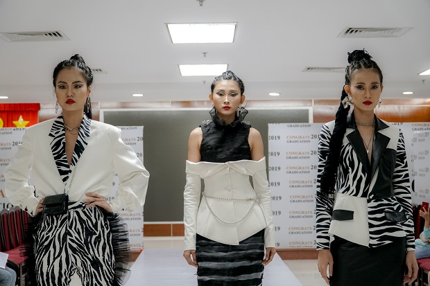 DOANH NGHIỆP PHỎNG VẤN TUYỂN DỤNG SINH VIÊN NGÀNH THIẾT KẾ THỜI TRANG K2015 TRONG BUỔI BẢO VỆ ĐỒ ÁN TỐT NGHIỆP 201