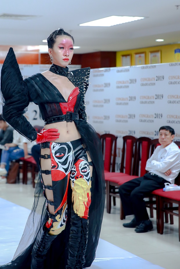DOANH NGHIỆP PHỎNG VẤN TUYỂN DỤNG SINH VIÊN NGÀNH THIẾT KẾ THỜI TRANG K2015 TRONG BUỔI BẢO VỆ ĐỒ ÁN TỐT NGHIỆP 216