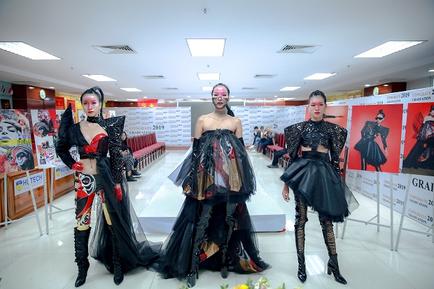 DOANH NGHIỆP PHỎNG VẤN TUYỂN DỤNG SINH VIÊN NGÀNH THIẾT KẾ THỜI TRANG K2015 TRONG BUỔI BẢO VỆ ĐỒ ÁN TỐT NGHIỆP 12