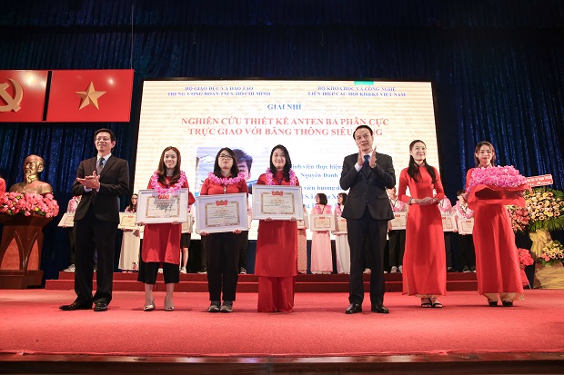 13Win 21 link không chặn 13WIN13 giành 09 giải tại Giải thưởng 13Win 21 link không chặn Nghiên cứu khoa học cấp Bộ 2020 18