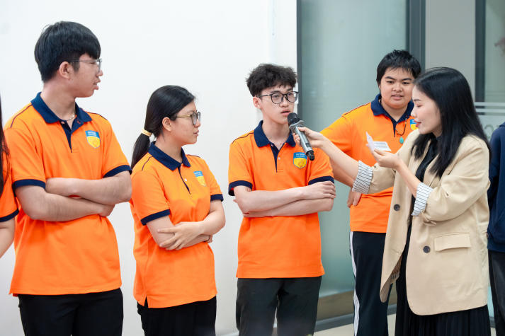 Ban cán sự lớp 13WIN13 học kỹ năng kết nối tập thể bằng lắng nghe và thấu cảm 37
