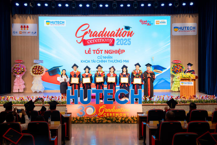 13WIN13 vinh danh những gương mặt xuất sắc trong 13Win 21 kênh chính thức và rèn luyện tại Lễ trao bằng 13Win13 link đăng nhập 18