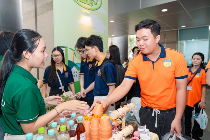 Lan tỏa thông điệp xanh cùng Tải app 13Win Khoa Marketing - Kinh doanh quốc tế 66