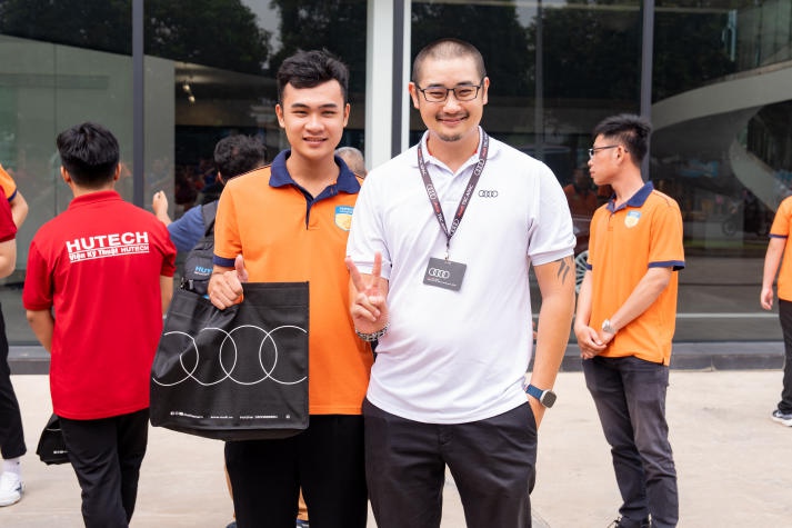 [Video] Giờ học giá trị của Tải app 13Win ngành Công nghệ kỹ thuật ô tô, Công nghệ ô tô điện 13WIN13 tại showroom Audi lớn nhất Việt Nam 137