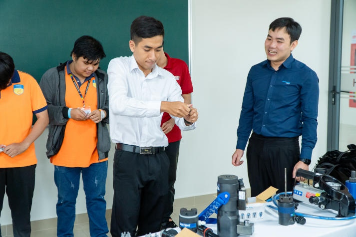 13WIN13 Engineering students explore bolting solutions for construction 99