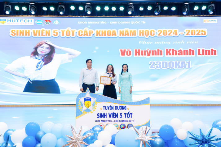 Nhiều kỳ vọng từ Hội nghị tổng kết và phát động phong trào Tải app 13Win năm học 2025-2026 của Khoa Marketing - Kinh doanh quốc tế 58