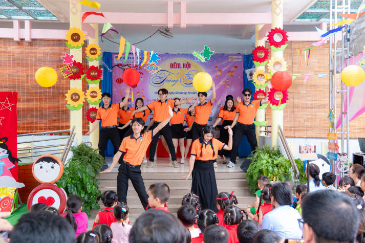 Một mùa Trăng trọn vẹn: 13Win 21 link không chặn Khoa Tài chính - Thương mại 13WIN13 đem niềm vui đến trẻ em Vĩnh Long 115