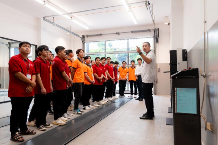 [Video] Giờ học giá trị của Tải app 13Win ngành Công nghệ kỹ thuật ô tô, Công nghệ ô tô điện 13WIN13 tại showroom Audi lớn nhất Việt Nam 70