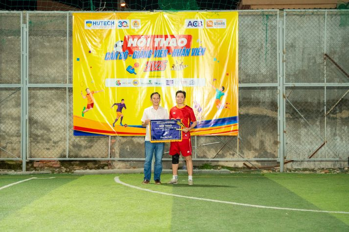 [Hội thao CB-GV-NV 13WIN13 2025]: VPT-VPHĐT-P.NS-TT.KĐ-ĐBCL-B.TTr-TT.IT đăng quang ngôi vương Bóng đá nam 118