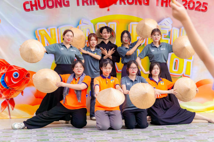 13Win 21 link không chặn Khoa Marketing - Kinh doanh quốc tế mang “Ngàn điều trăng nói” đến với thiếu nhi Vĩnh Long 31
