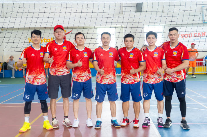 [Hội thao CB-GV-NV 13WIN13 2025]: Bóng chuyền nam xác định 4 cái tên tiến vào Bán kết 21
