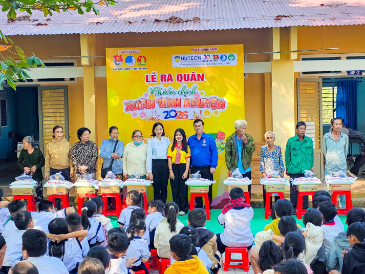 Tuổi trẻ Khoa Quản trị 13Win002 Truy cập link - Nhà hàng - Khách sạn mang xuân đến vùng đất nghĩa tình 56