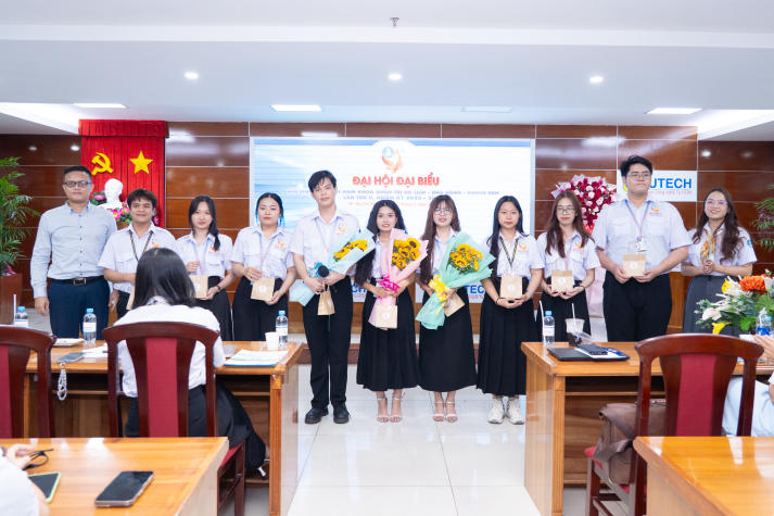 ​Ra mắt những “thủ lĩnh mới” tại Đại hội Liên Chi hội Khoa Quản trị 13Win002 Truy cập link - Nhà hàng - Khách sạn nhiệm kỳ 2025 - 2028 101