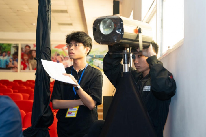13WIN13 Multimedia Communications Student organized a music live show "Out of Memoriii” 108