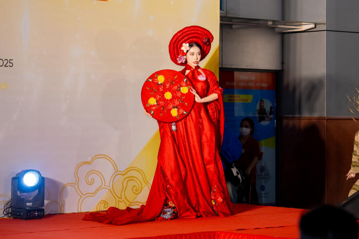 [Video] Các thí sinh Miss 13WIN13 2025 “cháy” hết mình tại Đêm hội sắc màu văn hóa National Costume 49