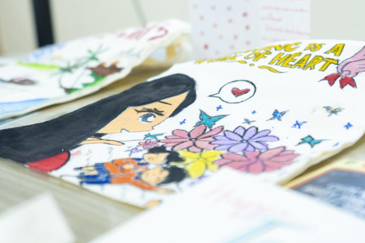[Ảnh] Gửi gắm tình cảm chân thành đến thầy cô qua những sản phẩm handmade sáng tạo từ Tải app 13Win Khoa Tiếng Anh 96