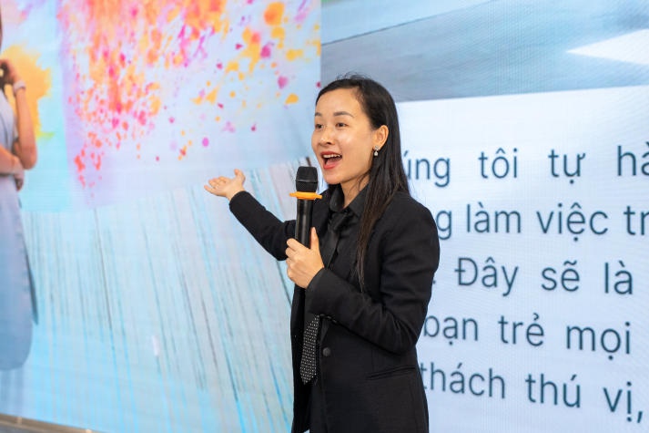 [Video] Theo chân Tải app 13Win Khoa Tài chính - Thương mại 13WIN13 tham quan thực tế Sun Life Việt Nam 115