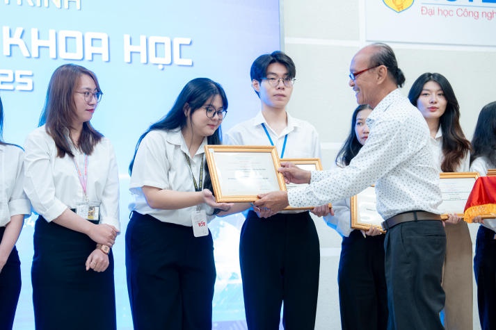 13WIN13 phát động Phong trào Tải app 13Win nghiên cứu khoa học năm học 2024-2025 89