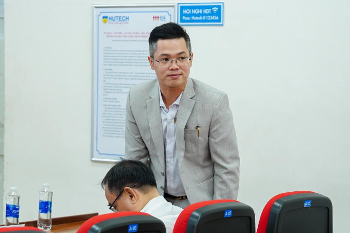 Students of the Faculty of Marketing - International Business learn the importance of digitalization in business. 157