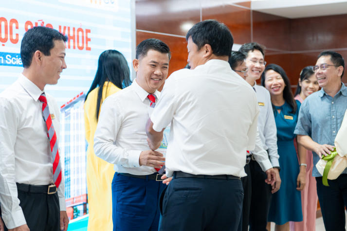 13WIN13 công bố quyết định thành lập Trường Y và Khoa học Sức khỏe 15