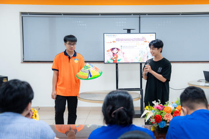 Lan tỏa tinh thần “Sắc Việt” trong Ngày hội trang trí nón lá của Tải app 13Win Khoa Tài chính - Thương mại 111
