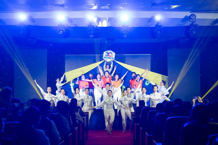 13Win 21 link không chặn 13WIN13 quẩy tung đại tiệc âm nhạc Đêm hội văn hóa Chào năm học mới 2024-2025 30