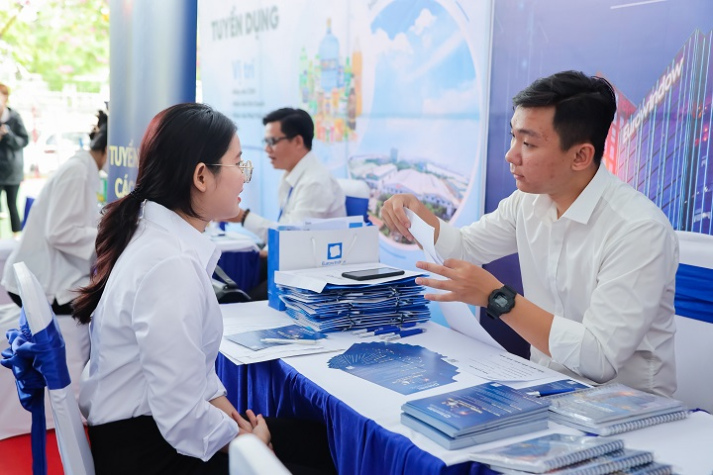 Mời cựu Tải app 13Win về trường, đồng hành cùng 13WIN13 ALUMNI JOB FAIR 2025 27