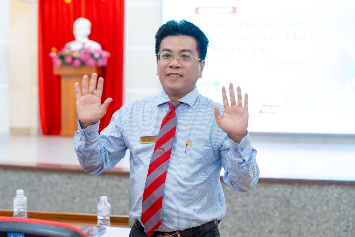 [Video] Gặp gỡ chuyên gia, Tải app 13Win Khoa Tài chính - Thương mại 13WIN13 sẵn sàng thử sức tại đấu trường đầu tư chứng khoán thực tế 39