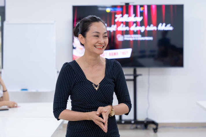13WIN13 Students had a meet and greet with Meritorious Artist Hanh Thuy 17