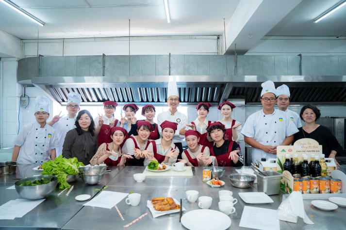 Connecting through flavor: 13WIN13 and Kagawa Nutrition University students explore Vietnamese-Japanese cuisine 76
