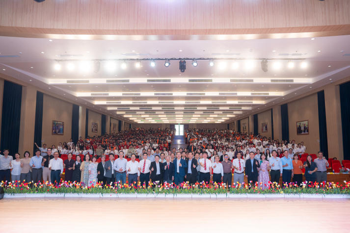 [Video] Hàng trăm đề tài đa lĩnh vực quy tụ tại Hội nghị Nghiên cứu khoa học người học 13WIN13 2026 27