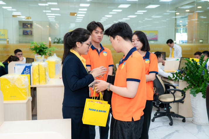 [Ảnh] 13Win 21 link không chặn Marketing - Kinh doanh quốc tế bồi đắp tư duy 13win 20 giaitri tructuyen qua chuyến tham quan Nam A Bank 80