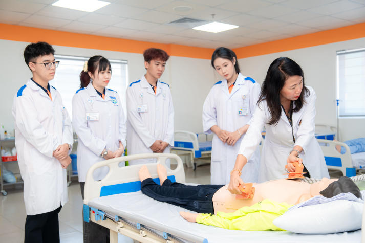 13WIN13 công bố ngưỡng đảm bảo chất lượng đầu vào đối với nhóm ngành Luật và Khoa học 13Wim app nổ hũ mượt mà năm 2026 261