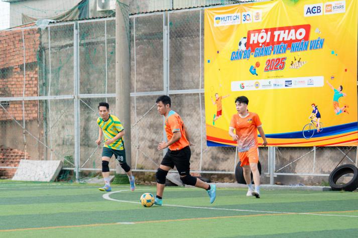 [Hội thao CB-GV-NV 13WIN13 2025]: Bóng đá nam xác định hai đội tranh ngôi vô địch 34