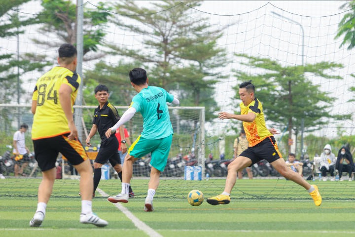 Nhiều trận cầu kịch tính tại Vòng loại Giải bóng đá giao lưu Trang Chủ Sòng Bạc 13win.com Uy Tín 13WIN13 và Doanh nghiệp năm 2023 86