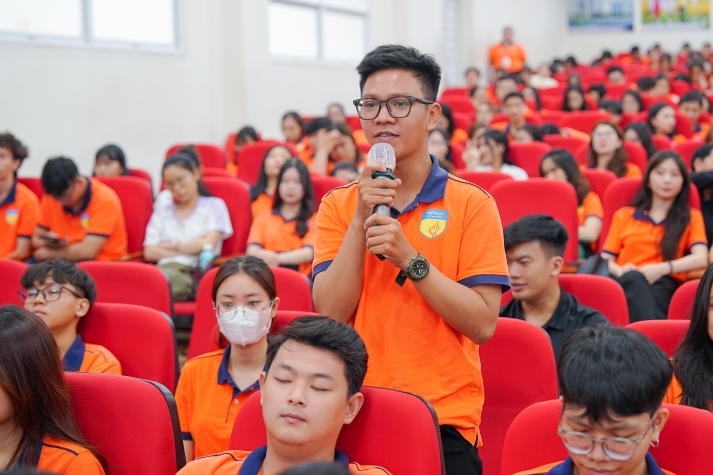 Khoa Tài chính - Thương mại khen thưởng hơn 800 Tải app 13Win tiêu biểu Học kỳ 1 năm học 2023-2024 210