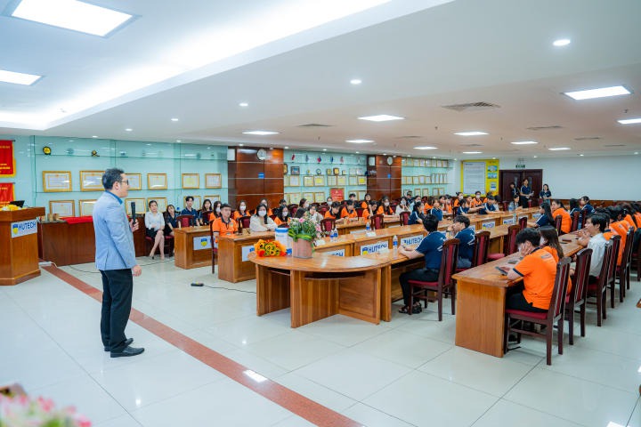 13Win 21 link không chặn 13WIN13 tích luỹ nhiều kiến thức hữu ích về lĩnh vực xuất nhập khẩu qua talkshow 8