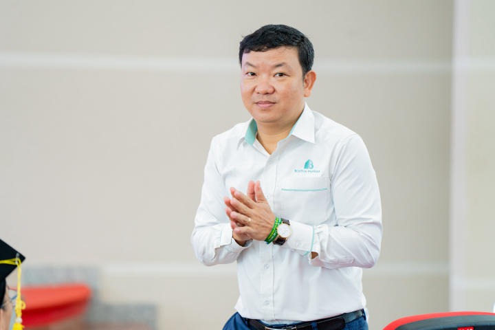 Tân Dược sĩ 13WIN13 rạng rỡ trong ngày vui 13Win13 link đăng nhập 33