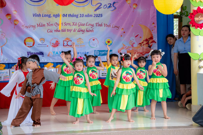 Một mùa Trăng trọn vẹn: 13Win 21 link không chặn Khoa Tài chính - Thương mại 13WIN13 đem niềm vui đến trẻ em Vĩnh Long 96