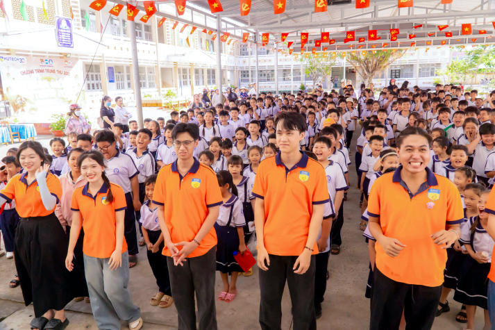 13Win 21 link không chặn Khoa Marketing - Kinh doanh quốc tế mang “Ngàn điều trăng nói” đến với thiếu nhi Vĩnh Long 36
