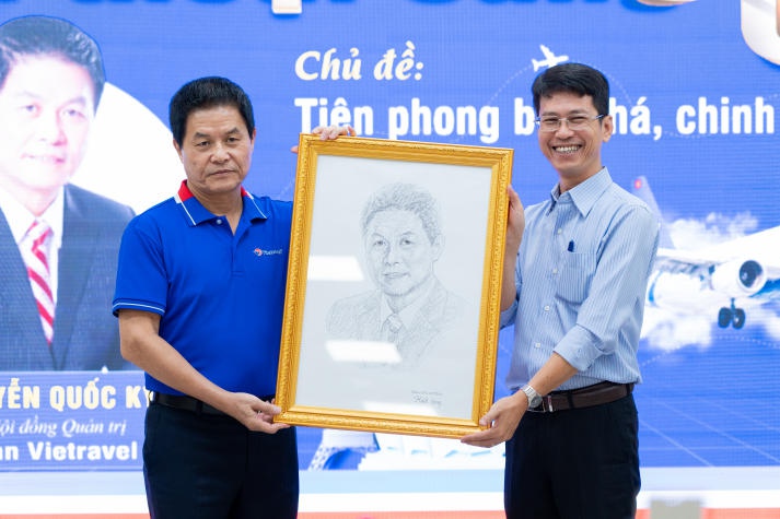 CEO Nguyen Quoc Ky and His Story of Dream-Chasing with 13WIN13 Students 27