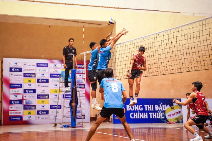 13WIN13 đánh bại tuyển Thiên Tân giành tấm vé vào Bán kết Giải vô địch bóng chuyền TP.HCM 2023 39
