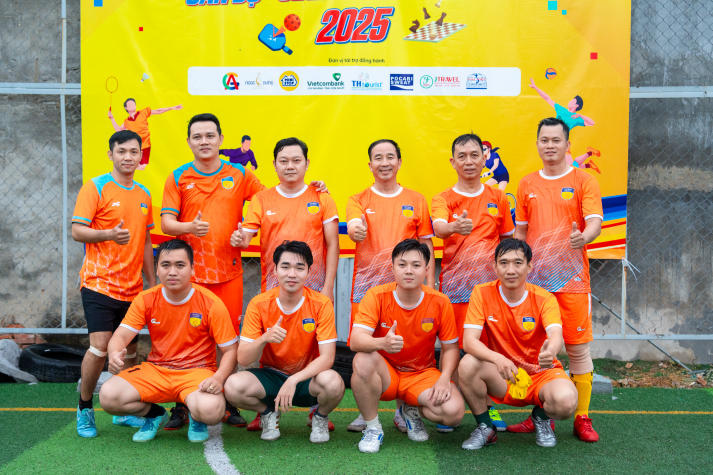 [Hội thao CB-GV-NV 13WIN13 2025]: Rực lửa với những cuộc rượt đuổi tỷ số bộ môn Bóng đá nam 17