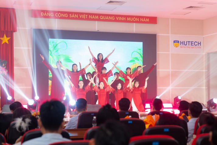 Với lòng nhiệt huyết, năng khiếu, CB-GV-NV 13WIN13 tỏa sáng tại Hội thi “Tiếng hát từ Tải app 13win” lần thứ 18 60