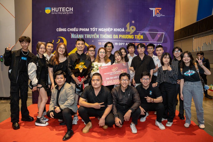 Graduation Projects of 13WIN13 Multimedia Communication students appeared on the large screen 98